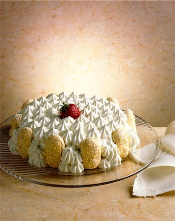 Vacherin meringue dessert Stock Photo - Rights-Managed, Code: 825-05987085