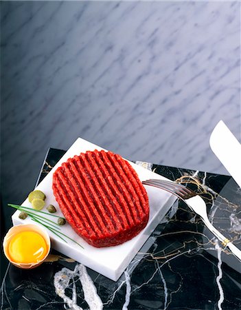 simsearch:825-05986661,k - Steak tartare Stock Photo - Rights-Managed, Code: 825-05987162