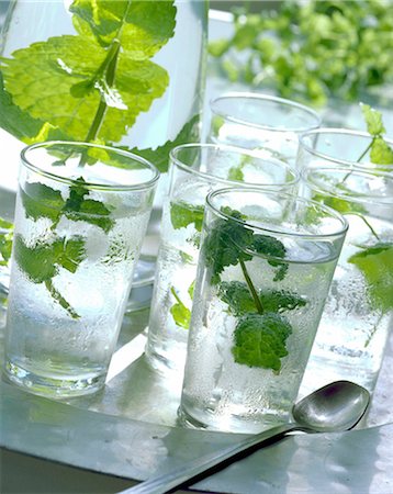 fresh mint in water Stock Photo - Rights-Managed, Code: 825-05987343
