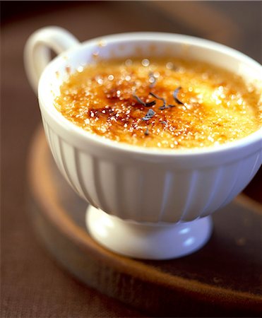 simsearch:825-05987490,k - Marco Polo tea-flavored Crème Brûlée Stock Photo - Rights-Managed, Code: 825-05987416