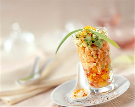salmon and avocado tartare Foto de stock - Con derechos protegidos, Código: 825-05987457