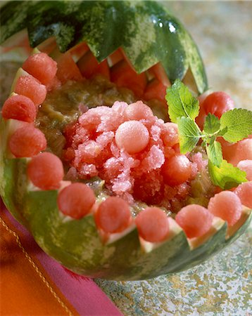 simsearch:652-03800149,k - soupe froide de rhubarbe et de melon d'eau Photographie de stock - Rights-Managed, Code: 825-05987596