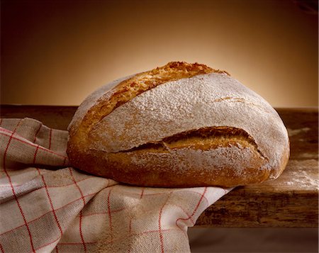 dish cloth - loaf of bread Foto de stock - Con derechos protegidos, Código: 825-05987621