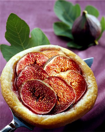simsearch:825-05988126,k - Tarte aux figues Photographie de stock - Rights-Managed, Code: 825-05987659