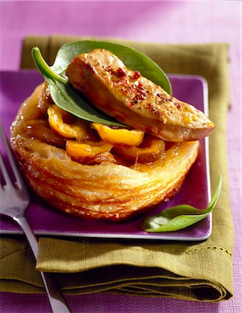 simsearch:652-03801244,k - Spicy foie gras sur pâte feuilletée aux abricots Photographie de stock - Rights-Managed, Code: 825-05987650