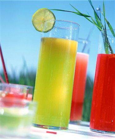 round slice - Fruit juices Foto de stock - Con derechos protegidos, Código: 825-05987720