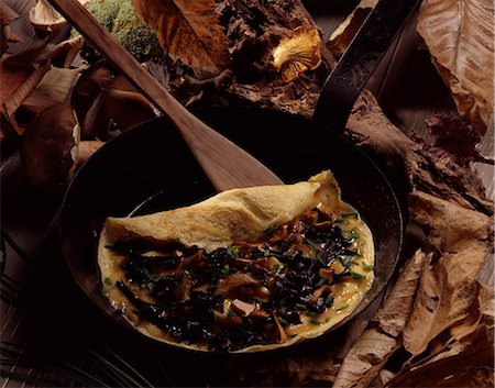 fungo morel - Mushroom omelette Fotografie stock - Rights-Managed, Codice: 825-05987733