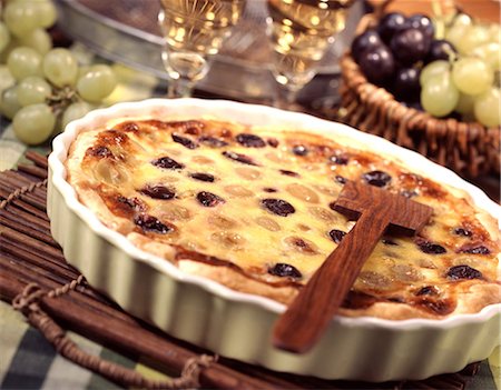 simsearch:825-06048682,k - Flan et tarte aux raisin Photographie de stock - Rights-Managed, Code: 825-05987936