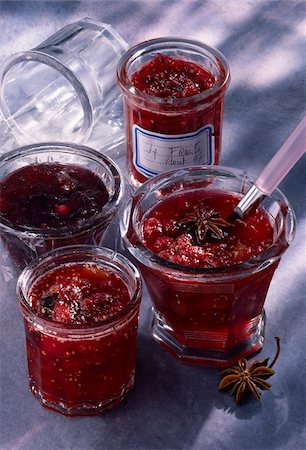 simsearch:825-05988078,k - Jars of summer fruit jam Foto de stock - Con derechos protegidos, Código: 825-05988078