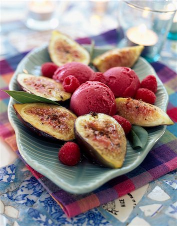 Roast figs with raspberry sorbet Stock Photo - Rights-Managed, Code: 825-05988171