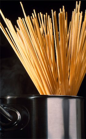 plunge - Dry spaghetti Stock Photo - Rights-Managed, Code: 825-05988352