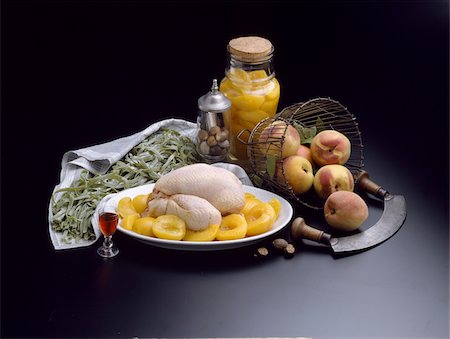 simsearch:825-03628483,k - Preparing chicken with peaches Foto de stock - Con derechos protegidos, Código: 825-05988413