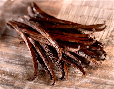 simsearch:825-06046985,k - Vanilla pods Stock Photo - Rights-Managed, Code: 825-05988445