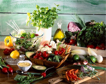 simsearch:652-03633579,k - Composition of fresh vegetables on table Foto de stock - Con derechos protegidos, Código: 825-05988442