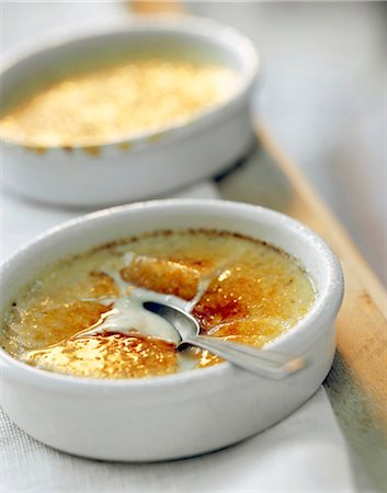 simsearch:825-05987490,k - Crème brûlée Stock Photo - Rights-Managed, Code: 825-05988478