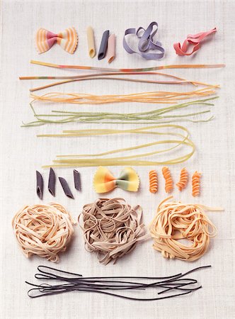 simsearch:825-02302544,k - Selection of pasta and spaghetti Fotografie stock - Rights-Managed, Codice: 825-05988480