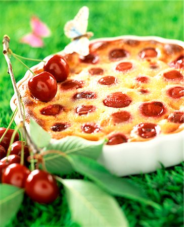 simsearch:825-05985990,k - Pudding de pâte cerise Clafoutis Photographie de stock - Rights-Managed, Code: 825-05988496