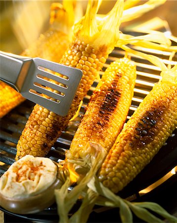 simsearch:652-05808715,k - Grilled corn-on-the-cob with spicy butter Fotografie stock - Rights-Managed, Codice: 825-05988526