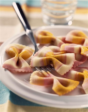 simsearch:825-02302544,k - Fancy colored pasta Fotografie stock - Rights-Managed, Codice: 825-05988709