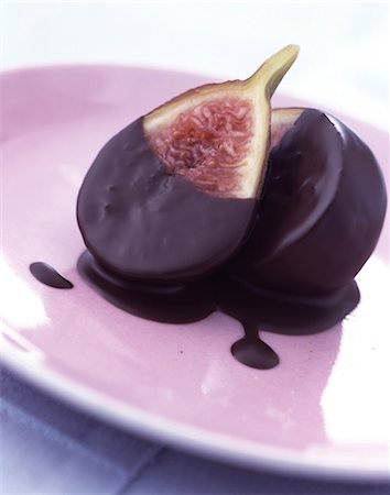 fig dish - Chocolate-dipped fig Foto de stock - Con derechos protegidos, Código: 825-05988797