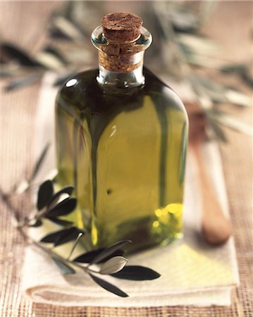 Bouteille d'huile d'olive Photographie de stock - Rights-Managed, Code: 825-05988810