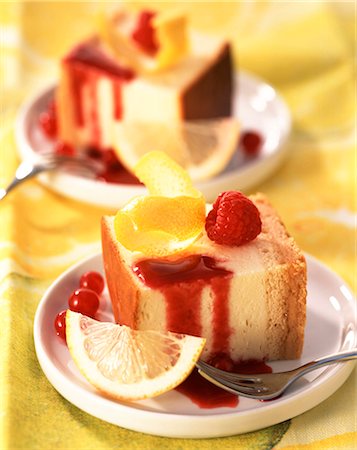 simsearch:652-03801545,k - Fromage frais cheesecake dessert Foto de stock - Con derechos protegidos, Código: 825-05988914