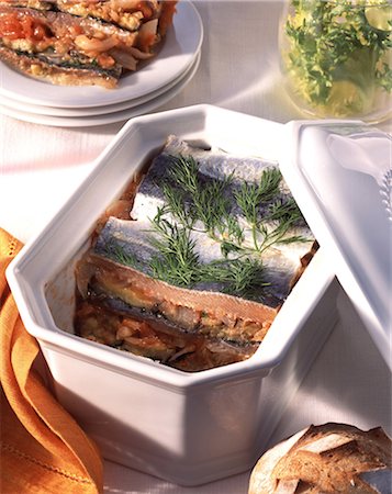 simsearch:652-03802479,k - Layered sardine and herb bake Foto de stock - Direito Controlado, Número: 825-05988918