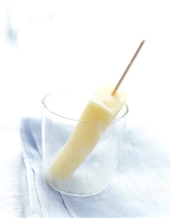 palo - Pineapple fruit lolly Foto de stock - Con derechos protegidos, Código: 825-05988933