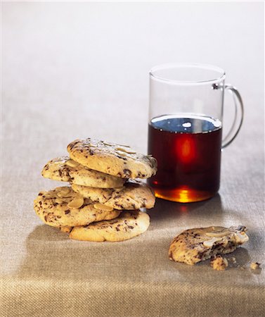 simsearch:652-03801720,k - Biscuits aux amandes et sirop d'érable Photographie de stock - Rights-Managed, Code: 825-05988948