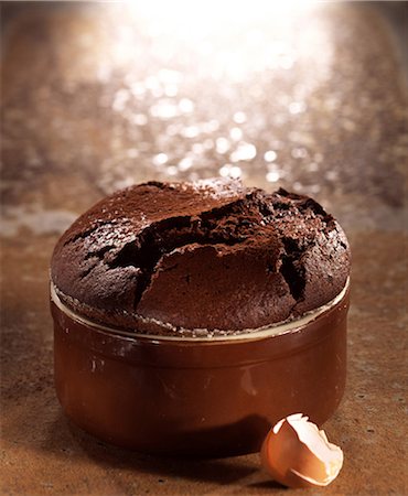 simsearch:825-05812831,k - Plain chocolate soufflé Foto de stock - Con derechos protegidos, Código: 825-05988976