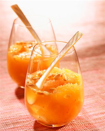simsearch:652-03633165,k - soupe de fruits et de miel citron Photographie de stock - Rights-Managed, Code: 825-05988972