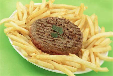 simsearch:825-03627991,k - Hamburger and chips Stock Photo - Rights-Managed, Code: 825-05988993