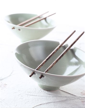 Individual bowls with chopsticks Foto de stock - Con derechos protegidos, Código: 825-05989041