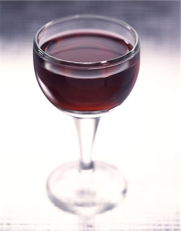 pied (verre) - Glass of red wine Foto de stock - Con derechos protegidos, Código: 825-05989064