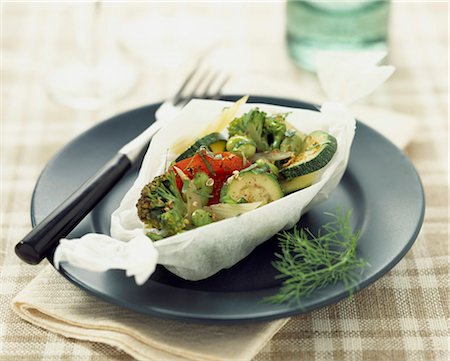 simsearch:825-05815241,k - Vegetables en papillote Stock Photo - Rights-Managed, Code: 825-05989105