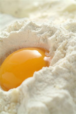 simsearch:825-05985057,k - egg yolk in flour Stock Photo - Rights-Managed, Code: 825-05989286