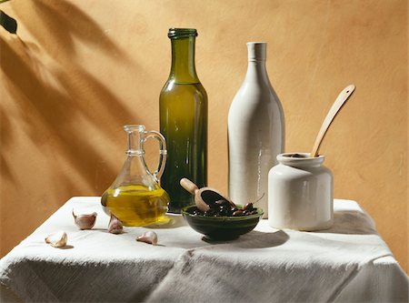 simsearch:825-05815301,k - Composition of olive oil Fotografie stock - Rights-Managed, Codice: 825-05989399