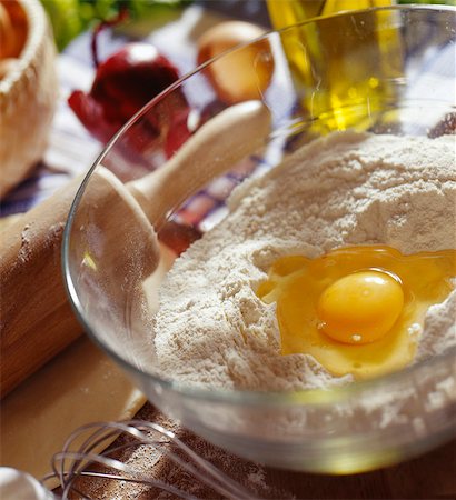 egg in flour Stock Photo - Rights-Managed, Code: 825-05989414