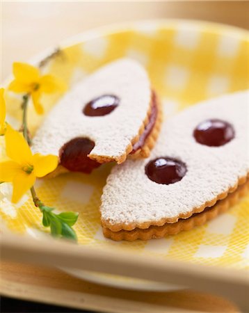 simsearch:825-02304010,k - lunette jam biscuits Stock Photo - Rights-Managed, Code: 825-05989541