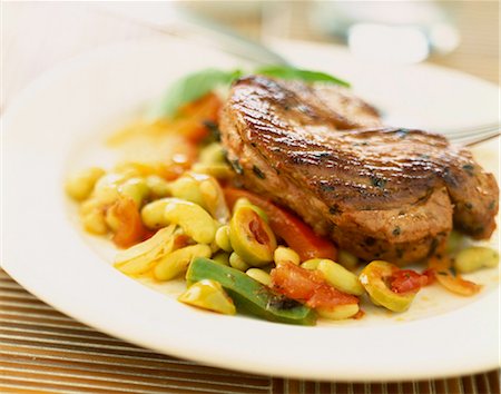 simsearch:652-03802305,k - gigot d'agneau mariné au paprika Photographie de stock - Rights-Managed, Code: 825-05989633