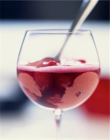 simsearch:652-06819122,k - Summer fruit soup with Lambrusco Stock Photo - Rights-Managed, Code: 825-05989640