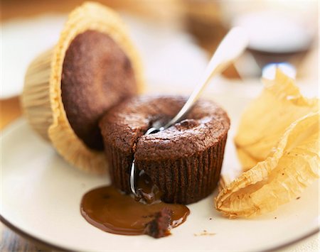 food photography chocolate pouring - Moist chocolate sponge dessert Stock Photo - Rights-Managed, Code: 825-05989658