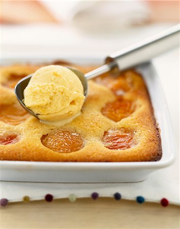 simsearch:652-03802105,k - Apricot baked gratin with amaretto ice cream Stock Photo - Rights-Managed, Code: 825-05989696