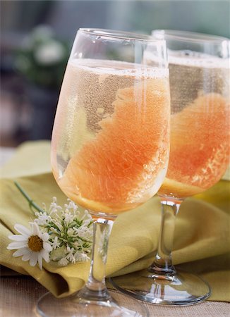 simsearch:825-06048586,k - Sparkling drink with grapefruit Foto de stock - Con derechos protegidos, Código: 825-05989806