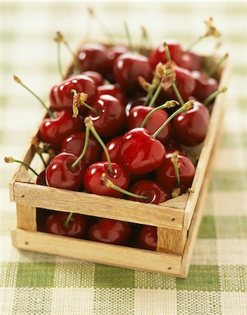 simsearch:825-05835910,k - Mini crate of cherries Stock Photo - Rights-Managed, Code: 825-05989836