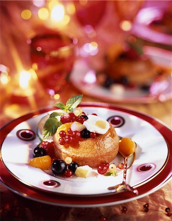 simsearch:652-03802141,k - Christmas rum Baba with fresh fruit Stock Photo - Rights-Managed, Code: 825-05989923