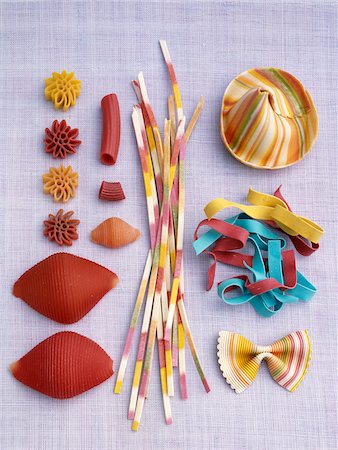 simsearch:670-06451367,k - assortiment de pâtes colorées Photographie de stock - Rights-Managed, Code: 825-05990477