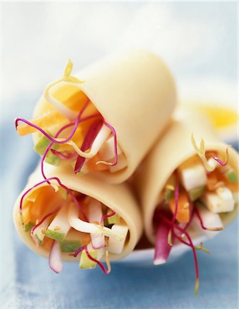 simsearch:652-03800846,k - spring rolls Foto de stock - Con derechos protegidos, Código: 825-05990472