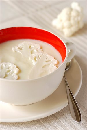 simsearch:652-03804448,k - creamed cauliflower soup Foto de stock - Con derechos protegidos, Código: 825-05990877