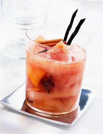 simsearch:652-03801585,k - rhubarb confit in syrup Foto de stock - Con derechos protegidos, Código: 825-05990910